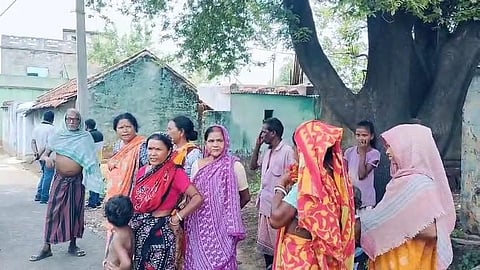 ट्रांसफर्मर खोलने आये अधिकारी का ग्रामीणों ने किया विरोध