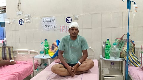 दुर्गापुर में तृणमूल युवा नेता की दादागिरी ! विकेट से सिर फोड़ने का आरोप