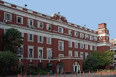 मॉनसून आते ही लालबाजार ने डेंगू को लेकर पुलिस कर्मियों किया सतर्क