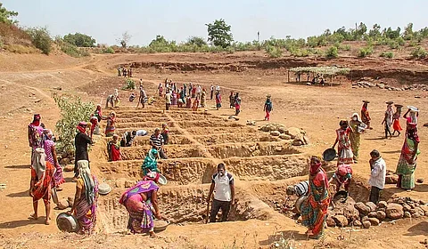 केंद्र ने पहली बार तय की मनरेगा में खर्च की सीमा
