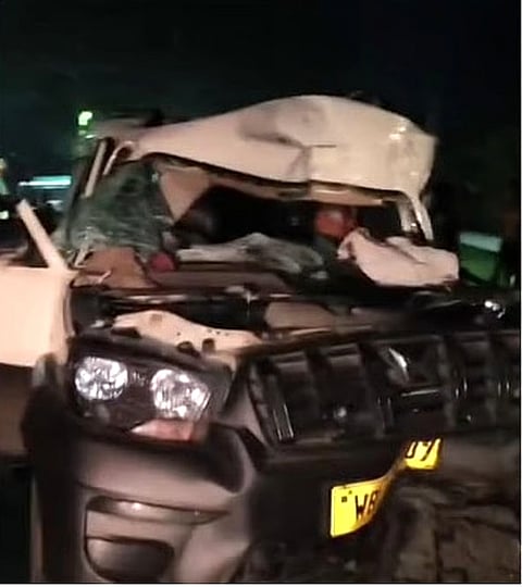 एगरा-कांथी स्टेट हाईवे पर दुर्घटनाग्रस्त एक स्कॉर्पियो