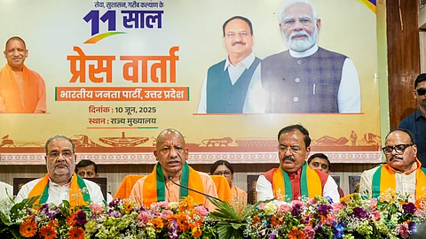 मुख्यमंत्री योगी आदित्यनाथ एवं अन्य