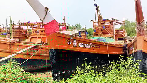 ट्रॉलरों की तस्वीर