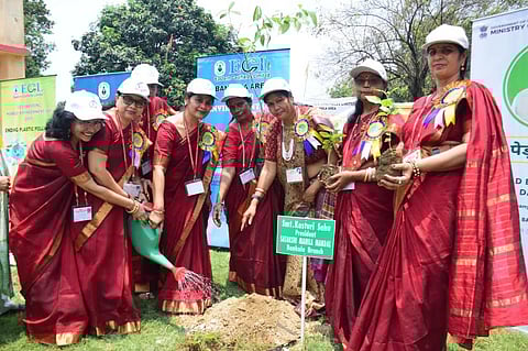 बंकोला वीटी सेंटर प्रांगण में पौधारोपण कार्यक्रम का आयोजन