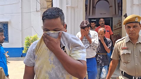 होटल में छापेमारी कर महिला पुलिस ने चार अभियुक्तों को किया गिरफ्तार