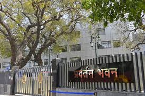 कांग्रेस सांसद और तीन विधायकों के खिलाफ तलाशी अभियान