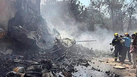 Ahmedabad Plane Crash: अहमदाबाद विमान दुर्घटना के बाद Helpline नंबर जारी