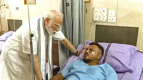 Air India Plane Crash: 'मैं कूदा नहीं था बल्कि...', विश्वास कुमार रमेश ने PM मोदी से क्या कहा?