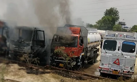 Fire in Lucknow : लखनऊ में इंडियन आयल के डिपो में पेट्रोल कंटेनर में लगी भीषण आग