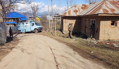 पुंछ में आतंकवाद रोधी छापामारी जारी