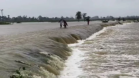 72 घंटे तक बांकुड़ा जिला में हुई बारिश से हुआ व्यापक नुकसान