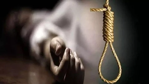 चाय बागान में युवक का लटकता शव बरामद