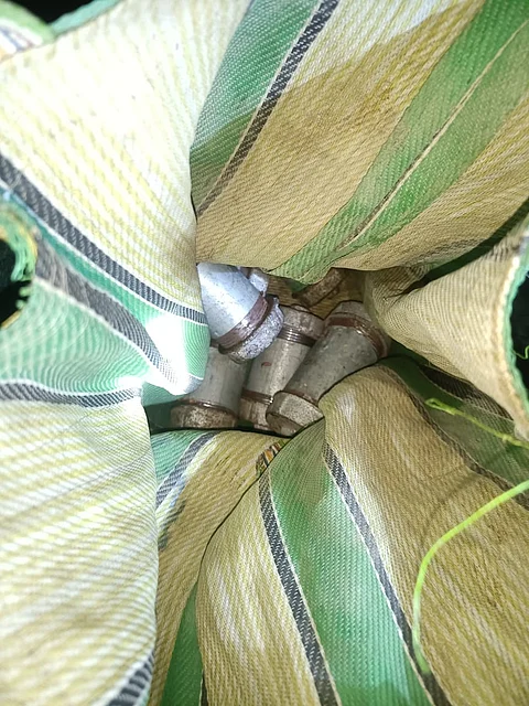 थैले में रखा सॉकेट बम