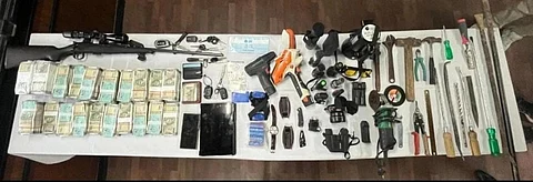 केएमसी डकैती मामले में चोर से बरामद नकदी और अन्य आपत्तिजनक सामान