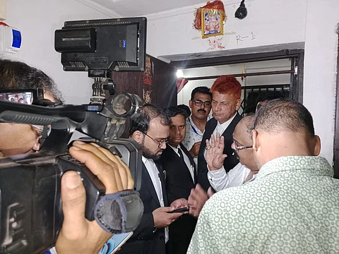 लोन न चुकाने पर इंडियन बैंक ने घर को किया सील