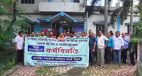 विभिन्न मांगो को लेकर पीएचई कार्यालय के सामने किया गया प्रदर्शन
