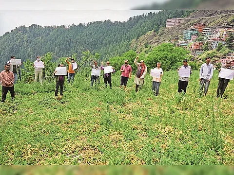 प्रवासी श्रमिकों की मांगों को लेकर विरोध प्रदर्शन