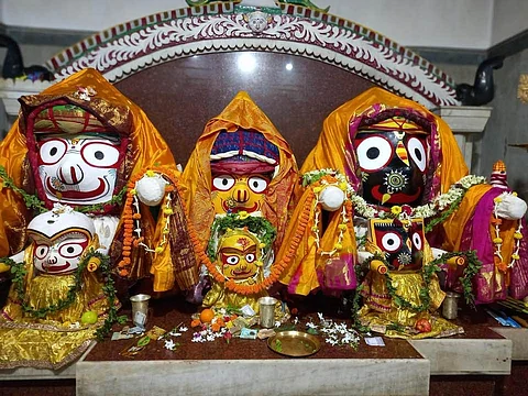 गुरुवार को नवयौवन रूप में विराजमान भगवान जगन्नाथ