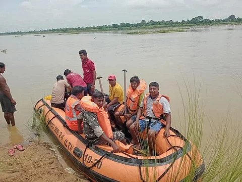 मिदनापुर के चांदड़ा इलाके में कंसावती नदी में डूबे युवक की हो रही खोज