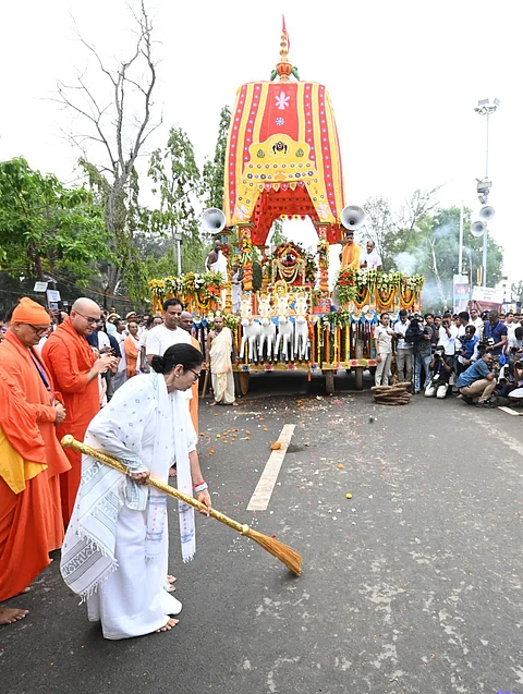 दीघा में निकली भव्य रथयात्रा, ममता ने की विधिवत शुरुआत