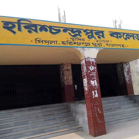 हरिशचंद्रपुर कॉलेज में हंगामा : तृणमूल छात्र नेता ने दी प्रिसिंपल को धमकी