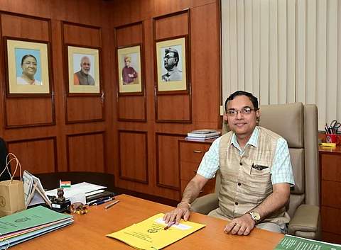 खड़गपुर आईआईटी के नए निदेशक प्रोफेसर सुमन चक्रवर्ती