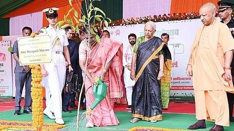 गोरखपुर में 'वन महोत्सव-2025'
