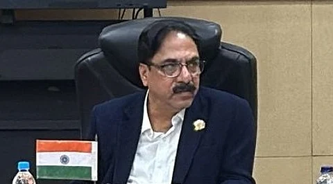 संवाददाता सम्मेलन में उपस्थित आईसीएमएआई के अधिकारी