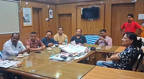 संपत्ति कर और ट्रेड लाइसेंस को लेकर मेयर ने सभी चैंबर पदाधिकारियों के साथ की बैठक