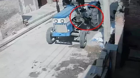 ट्रैक्टर के पहिए के नीचे आने से 4 साल की बच्ची की मौत