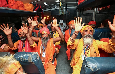 बाबा अमरनाख के दर्शन को जा रहे श्रद्धालु