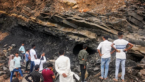 कोयला खदान का हिस्सा ढहा