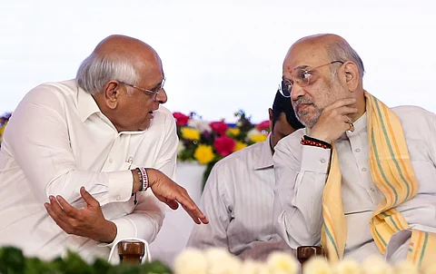 गृह मंत्री अमित शाह गुजरात के मुख्यमंत्री भूपेंद्र पटेल के साथ