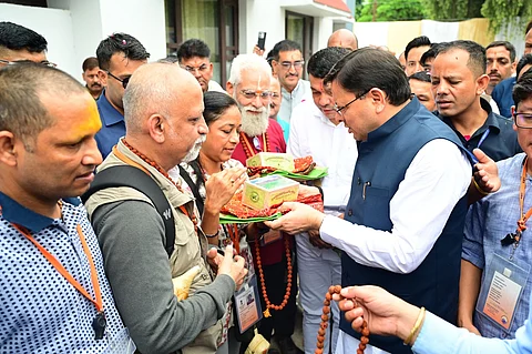 मुख्यमंत्री धामी ने कैलाश-मानसरोवर तीर्थयात्रियों के पहले जत्थे को रवाना किया