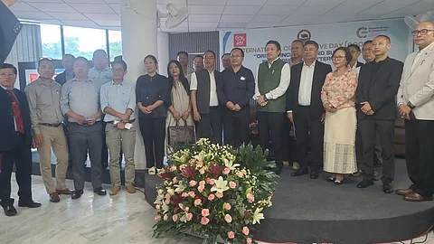 नागालैंड के जन स्वास्थ्य अभियांत्रिकी और सहकारिता मंत्री जैकब झिमोमी सहकारिता संबंधित कार्यक्रम में शामिल हुए