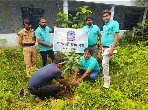 जैव विविधता को बढ़ावा देने के लिए मायूम ने लगाया पौधा