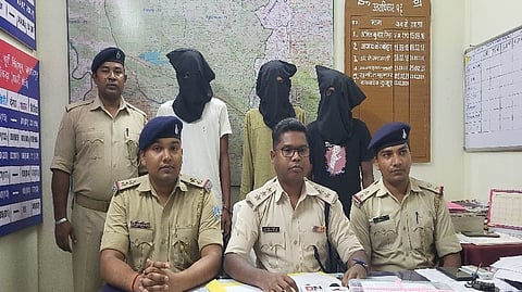 पुलिस ने 3 युवकों को गिरफ्तार कर भेजा जेल