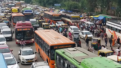 दिल्ली-एनसीआर में 1 नवंबर के बाद पुराने वाहनों को नहीं मिलेगा तेल