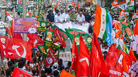पटना में पुनरीक्षण के खिलाफ विरोध मार्च