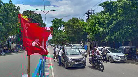 केंद्रीय ट्रेड यूनियनों के बंद का शहर में मिला-जुला असर