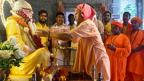 सीएम योगी आदित्यनाथ ने गोरखनाथ मंदिर में पूजा-अर्चना की
