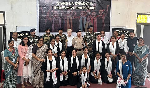 'खड़े हो जाओ, बोलो, मानव तस्करी को खत्म करो'