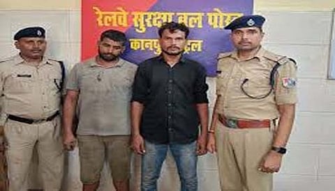 2 युवक गिरफ्तार