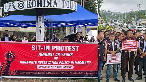 कोहिमा में 5 प्रमुख नागा जनजातियों का नौकरी आरक्षण नीति की समीक्षा की मांग पर विरोध प्रदर्शन