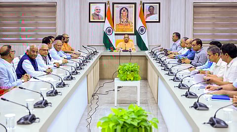 मुख्यमंत्री योगी आदित्यनाथ व अन्य