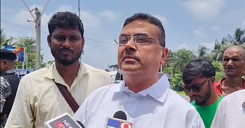 खेजुरी बंद को लेकर संवाददाताओं से बात करते विरोधी दल नेता शुभेंदु अधिकारी