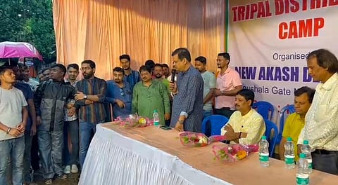 बारिश के मौसम को देखते हुए 70 जरूरतमंदों को दिए गए तिरपाल