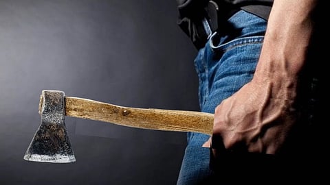 मध्य अंडमान के कौशल्या नगर में नशे में धुत पिता ने बेटे पर कुल्हाड़ी से किया बर्बर हमला