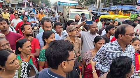 जलापूर्ति की मांग को लेकर महिलाओं ने किया जीटी रोड जाम