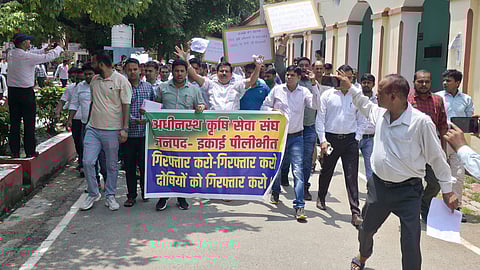 कर्मचारियों ने आरोपियों की तत्काल गिरफ्तारी की मांग